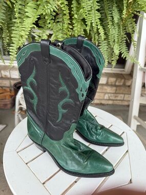 Womens vintage VTG Dingo Green and Black Western Cowboy Boots